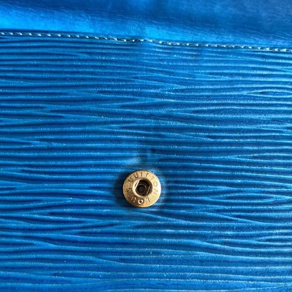 Blue Louis Vuitton Epi wallet - Picture 6 of 9